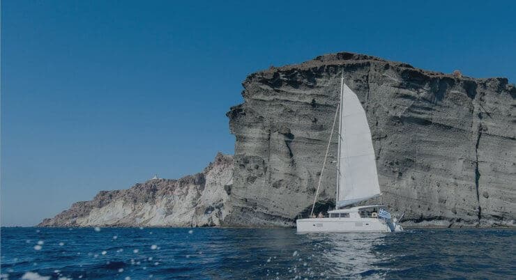 Caldera Classic cruise in Santorini caldera
